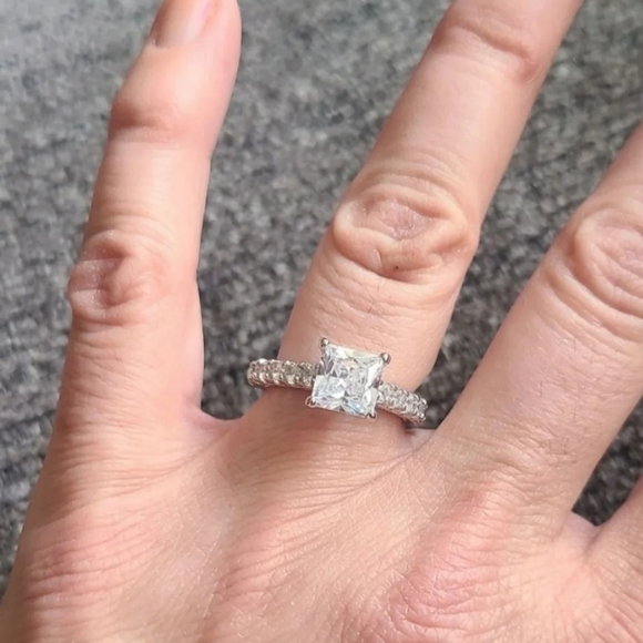 SOLD SOLD Stunning Engagement Ring S6 - Picture 4 of 5